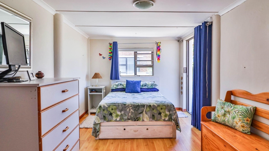 4 Bedroom Property for Sale in De Kelders Western Cape